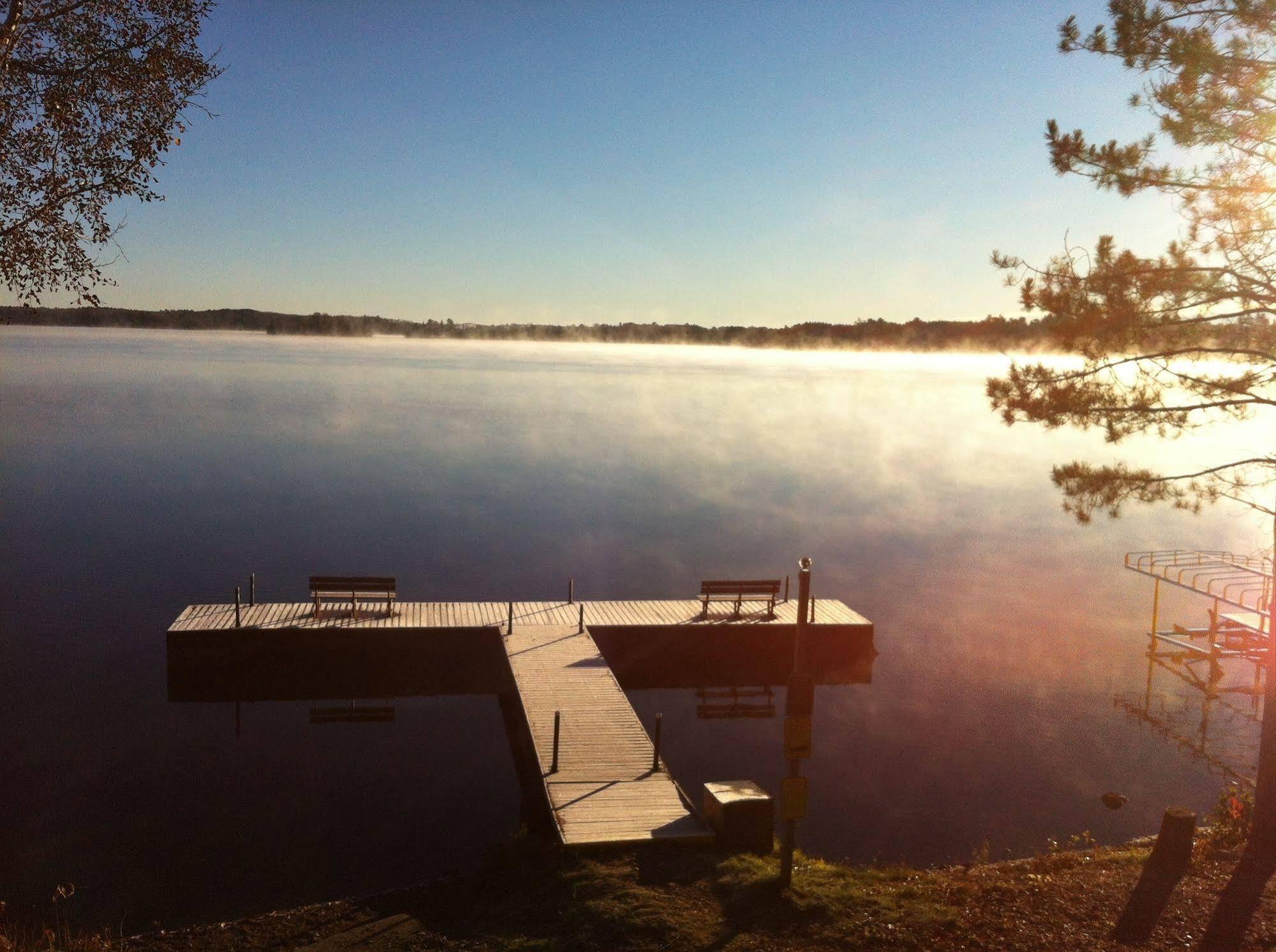 Moose Track Adventures Resort Winton Buitenkant foto