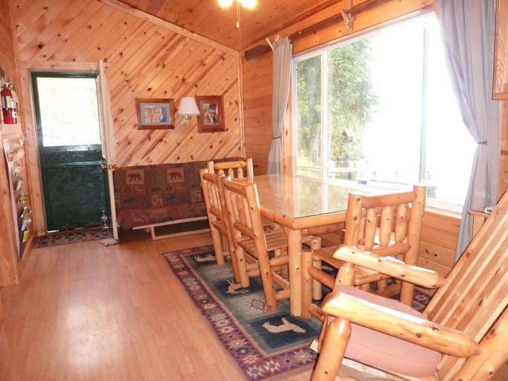 Moose Track Adventures Resort Winton Buitenkant foto