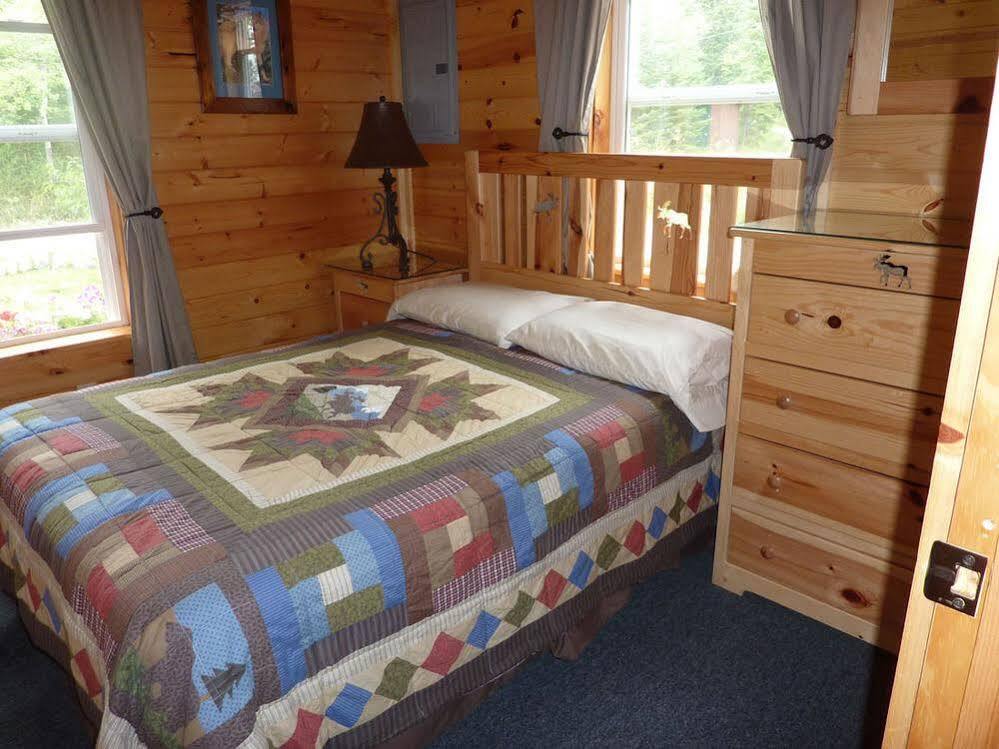 Moose Track Adventures Resort Winton Buitenkant foto