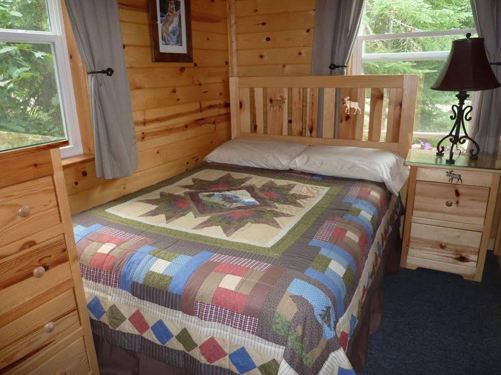 Moose Track Adventures Resort Winton Buitenkant foto